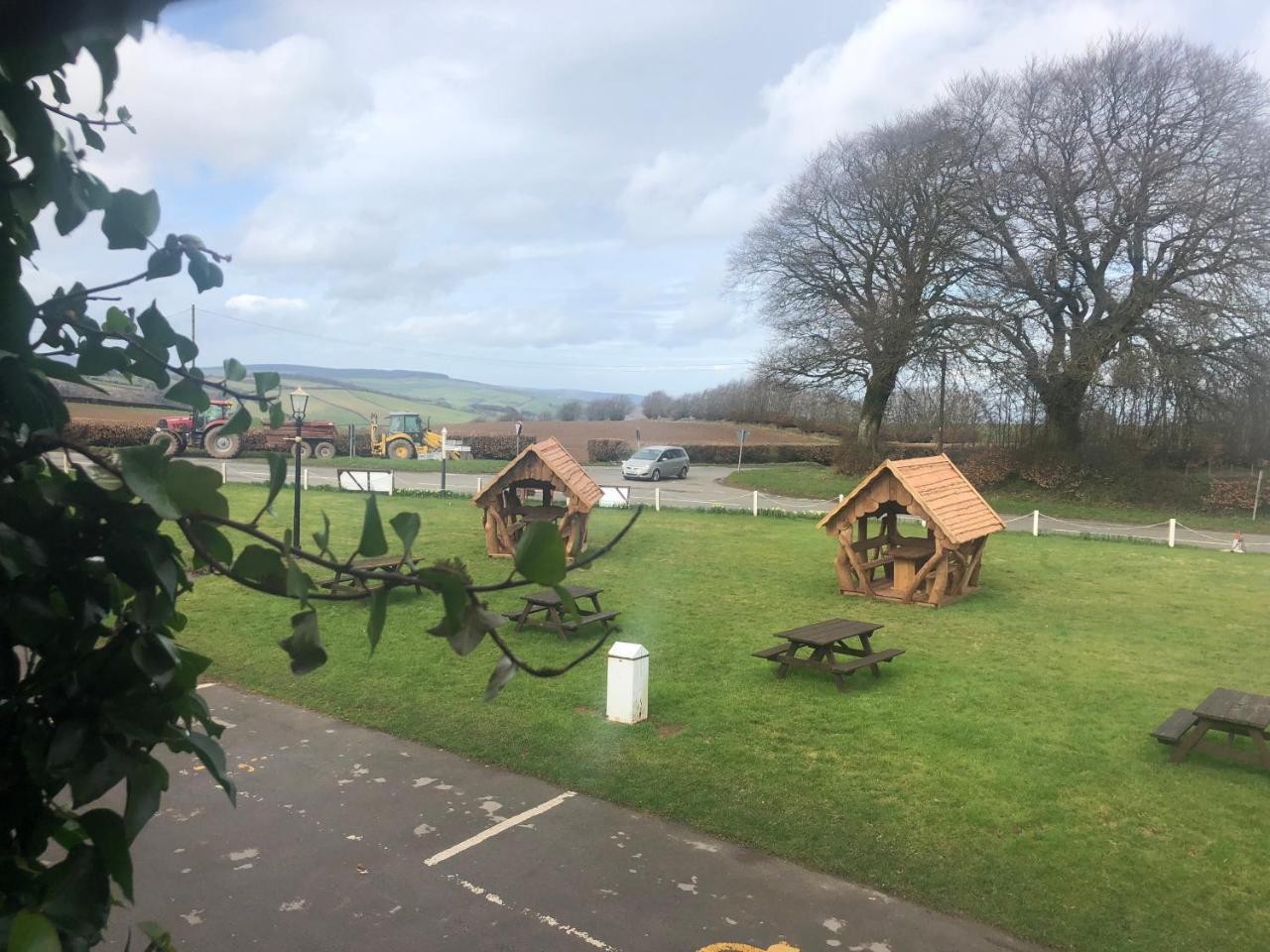 Raleghs Cross Inn Clatworthy エクステリア 写真